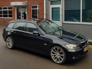 BMW 3 Serie Touring 318i Navi 19