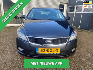 Kia Cee'd 1.4 CVVT X-pect ECO Dynamics airco navi scherm afstd bediening