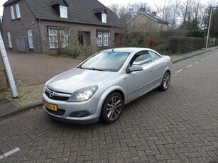 Opel Astra 1.6 cabriolet - tekst lezen!