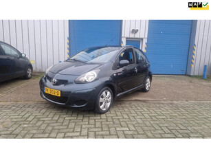 Toyota Aygo 1.0-12V Aspiration Met Leder Bekleding.