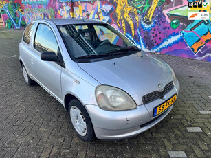 Toyota Yaris 1.3-16V VVT-i Luna elektrische ramen cv stereo alle boeken aanwezig rijd heerlijk oersterke auto’