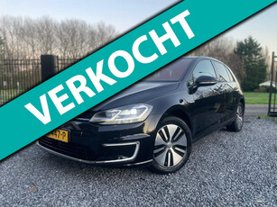 Volkswagen E-Golf / Leer / Stoelverwarming / Digitale cockpit / Navi / NIEUW APK /