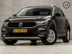 Volkswagen T-Roc 1.5 TSI Sport 150Pk (DIGITAL COCKPIT, APPLE CARPLAY, STOELVERWARMING, CAMERA, SPORTSTOELEN, DODEHOEK DETECTOR, ADAPTIVE CRUISE, GETINT GLAS, LANE ASSIST, DAB+, NIEUWSTAAT)