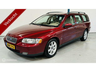 Volvo V70 2.5T Momentum AUTOMAAT / LEER / YOUNGTIMER