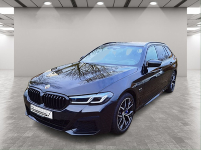 BMW 5 Serie Touring 530e M-SPORT ** LASER, LIVE COCKP. +, PANORAMA, DR. ASS+, M-REMMEM, 19-inch LMV - 1e EIG - UNFALLFREI ** ** INFORMEER OOK NAAR ONZE AANTREKKELIJKE FINANCIAL-LEASE TARIEVEN **