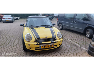 Mini Mini 1.6 One geel km 149500 !!!