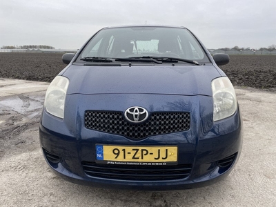 Toyota Yaris 1.3 VVTi Terra aflevering met nieuwe apk