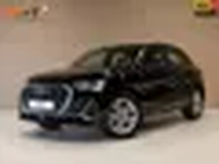 Audi Q3 35 TFSI 2x S-Line / 150pk / Panorama dak / Dodehoek herkenning / Sfeerverlichting /