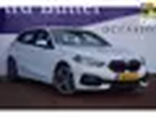 BMW 1-serie 118i Business Edition Plus / LED / Camera / Navigatie / 17