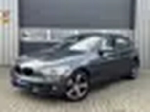 BMW 1-serie 118i Business Sport Navi Carplay Xenon Trekhaak PDC Interesse? Bel of App naar