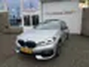 BMW 1-serie 118i Executive Edition / pano / trekhaak / nap