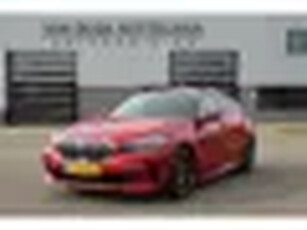 BMW 1-serie 118i High Executive / M Sport / Panoramadak / Schaalstoelen / N.A.P.