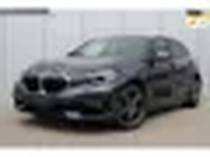 BMW 1-serie 120i SportLine VIRTUAL I KEYLESS I CAM I DAB I CARPLAY I STUUR VERW. I