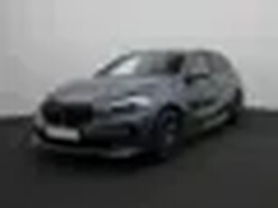 BMW 1 Serie 5-deurs 118i High Executive M Sportpakket Audio Media Pack Parking Pack Elektris