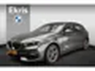 BMW 1 Serie 5-deurs 120i LED Navigatie Sportstoelen Clima PDC Shadow line DAB Alu 17 i