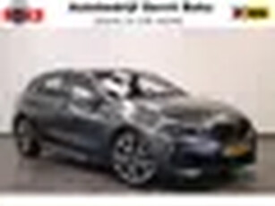 BMW 1-serie M135i xDrive High Executive Edition 306PK Headup Display Sportuitlaat Navigatie PDC VCP