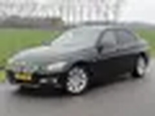 BMW 3-serie 316i High Executive Met ECC - LEER - PDC - NAVIG