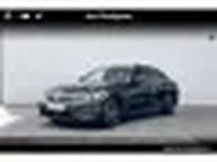 BMW 3 Serie Sedan 330e M-Sport Glazen schuif-kanteldak / Head Up / Driving Assistant / elektrisch ve