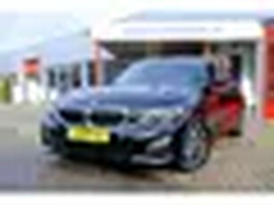 BMW 3-serie Touring 318d M Sport Aut. PanoSportstoelen1e EigNaviLMVLeder-Alcantara