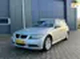 BMW 3-serie Touring 318i Business Line Cruise + Clima + Navi