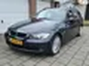 BMW 3-serie Touring 320d met weinig KM!! Rijdt nieuw