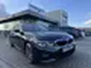 BMW 3 Serie Touring 330e M sport Adapt. Cruise Stuur en Stoelverw. Camera DAB Sfeerverlichti