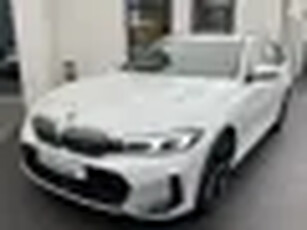 BMW 3 Serie Touring 330e M-SPORT ** LED, LEDER, HuD, PANORAMA, 19-inch LMV, ADAPT. CRUISE, TREKH. **