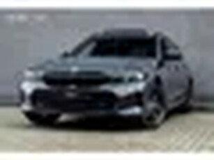 BMW 3 Serie Touring 330e xDrive M-Sport Live Cockpit Panorama Leder Memory H&K Camera