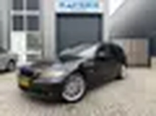 BMW 325i Touring AUT Xenon PDC Pano Stoelverw Elek trekhaak Youngtimer ECC