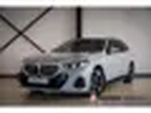 BMW 5-serie Touring 530e M-Sport Trekhaak Stoel/Stuurverw. Adapt. LED Camera