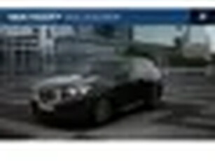 BMW iX1 eDrive20 M Sport / Panoramadak / Trekhaak / Sportstoelen / Adaptieve LED / Comfort Access /