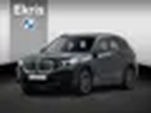 BMW iX1 eDrive20 Premium Pack M-Sportpakket Panoramadak Harman/Kardon Trekhaak