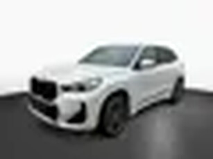 BMW iX1 xDrive30 (67 kWh) M-SPORT ** LED, LEDER, PANORAMA, TREKH, ACC, H&K SOUND, 20-inch LMV ** 26k