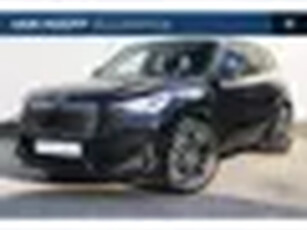 BMW iX1 xDrive30 M Sport Automaat / Panoramadak / Sportstoelen / Adaptief M Onderstel / Parking Assi