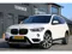 BMW X1 20i High Executive - Nederlandse BMW - Panoramadak - Volle uitvoering Leder - Head up - Sport