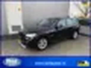 BMW X1 sDrive18i Executive / LEDER INTERIEUR / NAVIGATIE / PARKEERSENSOREN / NEDERLANDSE AUTO / CLIM