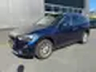 BMW X1 sDrive20i 192 pk Centennial High Executive / NL-Auto/ Pano-Dak/ Head-Up/ Camera/ LED-Xenon/ P