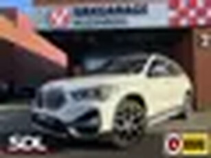 BMW X1 xDrive25e High Executive // FULL LED // PANO/SCHUIFKANTELDAK // CAMERA // NAVI // HUD // MEMO