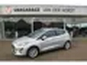 Ford Fiesta 1.0-100pk EcoBoost Titanium 5drs. Uiterst nette, luxe en zuinige Ford Fiesta. Voalautm. airco, Cruise control, Navigatie, LM wielen, Metallic lak, Parkeersensoren achter, Telefoonvoorb., Lane assist etc.