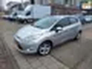 Ford Fiesta 1.25 Titanium vijf deurs Cruise controle NAP!