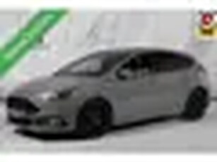 Ford Focus 2.0 EcoBoost ST-3 RECAROLEDCAMERACARPLAYCRUISE250PKSTOELVERWARMINGSTUURVERWARMING