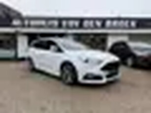 Ford Focus Wagon 2.0 ST 250Pk Navi Cruise Climate Ctr Camera DAB Xenon Leer Elek Pakket Nw Apk