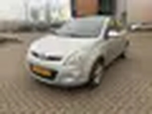 Hyundai I20 1.4i Dynamic XL Zilver 2010 Airco 5-drs NAP!