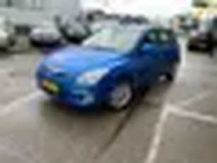 Hyundai I30 1.6i Dynamic Luxe/5drs/nap/1jaar apk/ dealeronderhouden/ airco/ zeer nette auto!