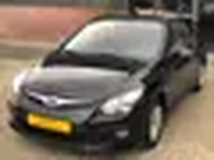 Hyundai I30 1.6i i-Motion NIEUWSTAAT AUTOMAAT XENON CLIMA TREKHAAK 5 DEURS