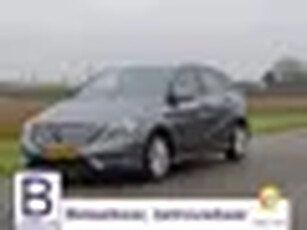 Mercedes-Benz B-Klasse 180 Ambition /NL/Lage KM !/Trekh./Navi/Cruise/Park V+A/