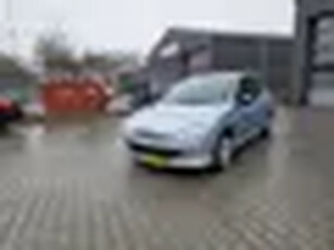 Peugeot 206 1.4 Air-line 2 5 Deurs Goed rijdende en nette auto, Airco, Electr pakket, Apk 25-09-2025