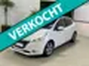 Peugeot 208 1.2 VTi AllurePanoramaPDCCruise