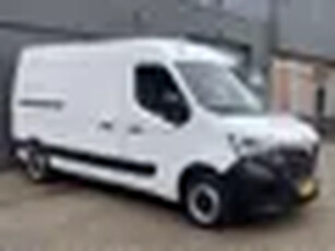 Renault Master T35 2.3 dCi 135 L2H2 Airco Cruise controle Telefoonverbinding Parkeersensoren achter