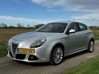 Alfa Romeo Giulietta 1.4 T Distinctive | Clima | Xenon | Leder | BT